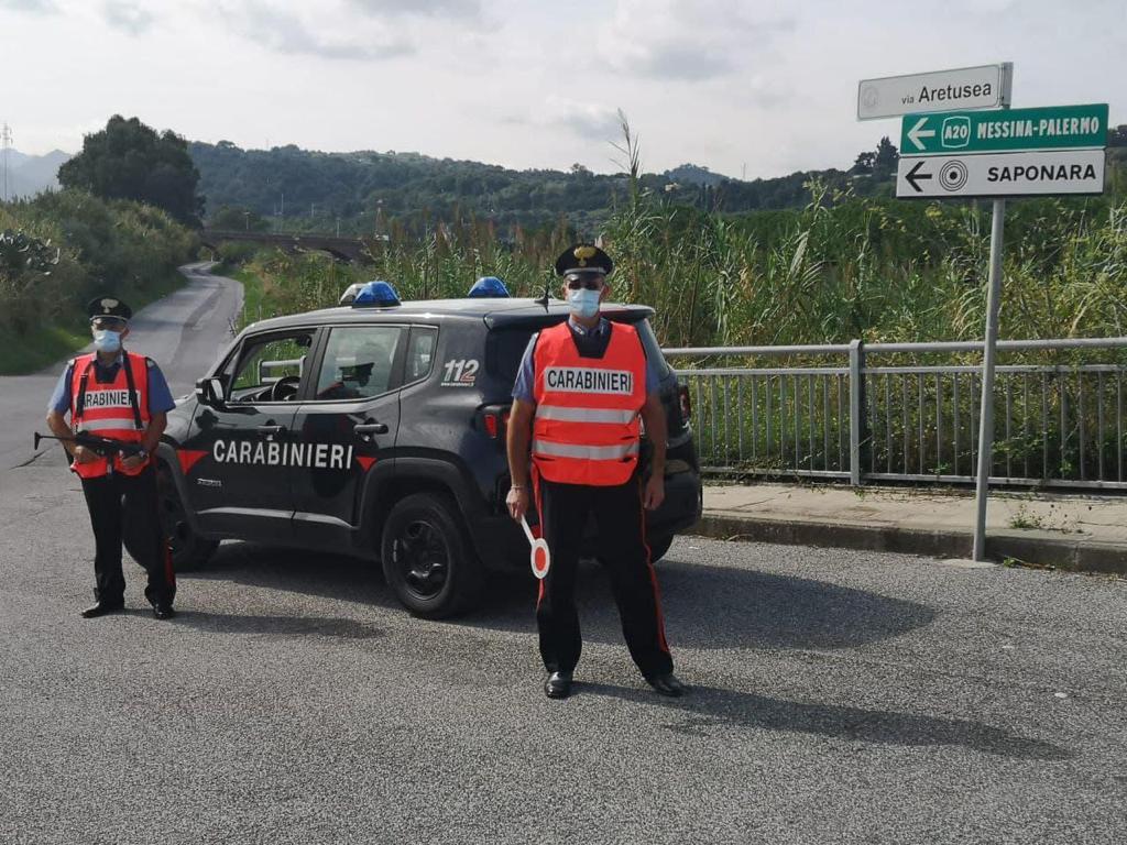 Saponara, sorpresi a rubare 160 chili di limoni nelle campagne: 22enne e 39enne arrestati