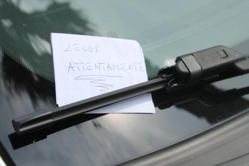 Barcellona, estorsione al vicino con minacce sull’auto: giovane patteggia la pena di 2 anni e 9mesi