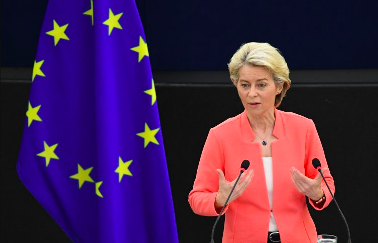 Von der Leyen chiama Draghi per una relazione sul futuro della competitivitร europea