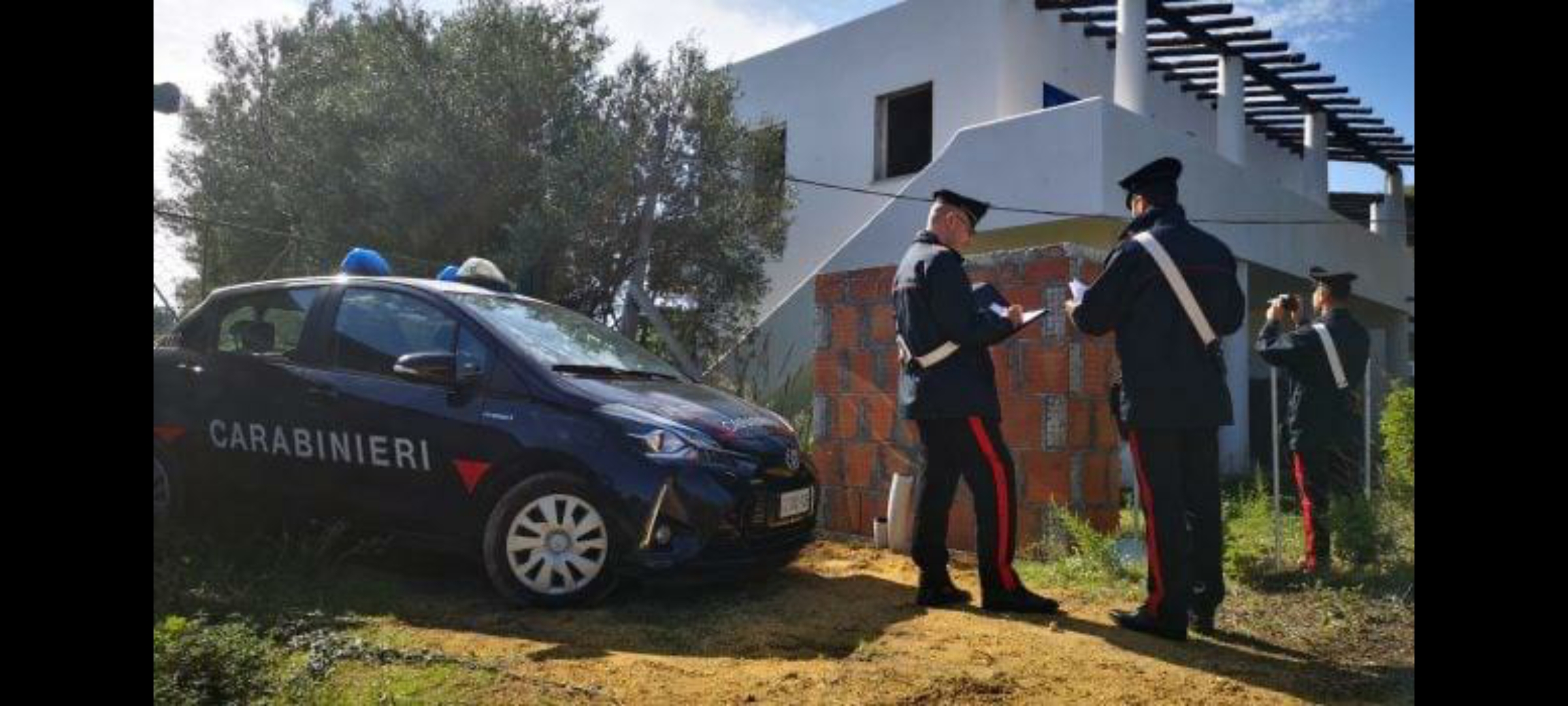 Vulcano, carcasse di auto abbandonate in campagna: Proprietari rintracciati e sanzionati