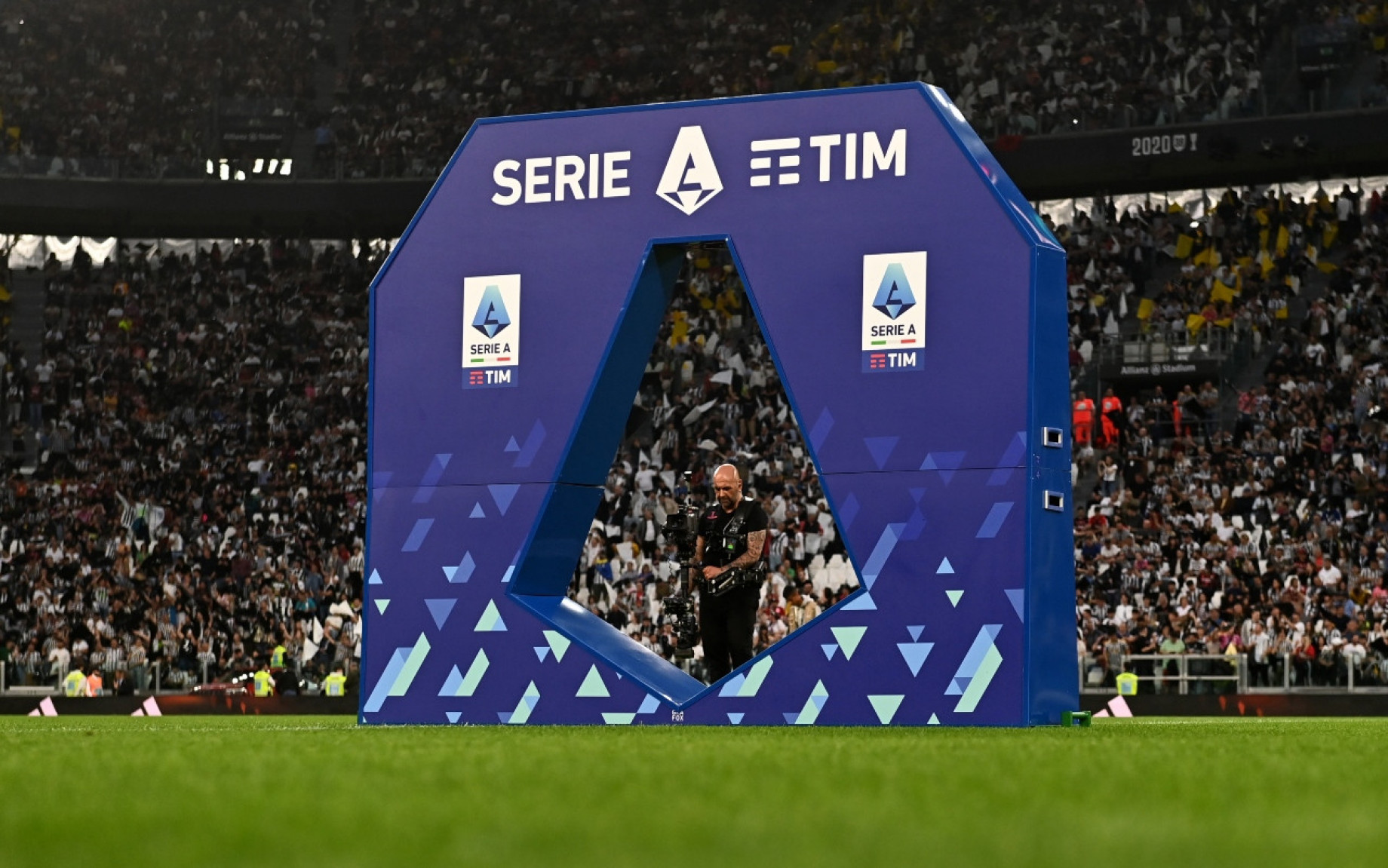 Serie A, il bilancio della terza giornata: Milan e Inter volano: Tonfo Napoli con la Lazio