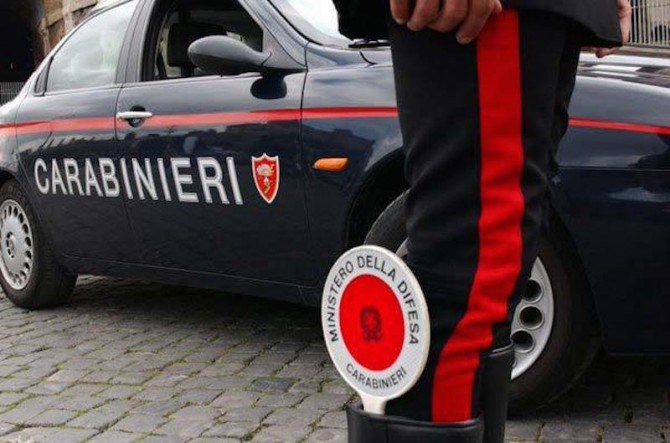 Evade un alt dei Carabinieri e fugge: 41enne arrestato nel Messinese dopo inseguimento e posti di blocco