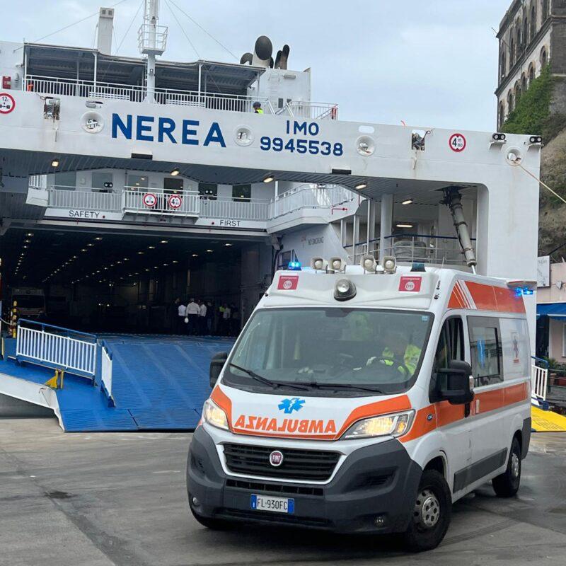 Salina, paura sulla nuova nave “Nerea”: cima si spezza e ferisce un marinaio