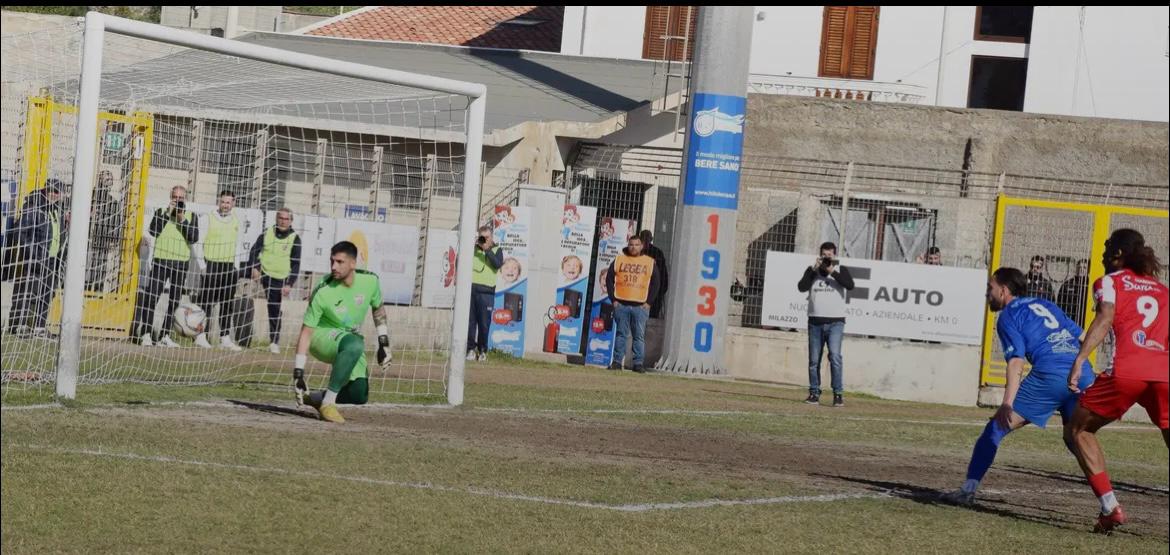 Milazzo frenato dal Vittoria: resta in vetta tra i rimpianti in un “Salmeri” strapieno