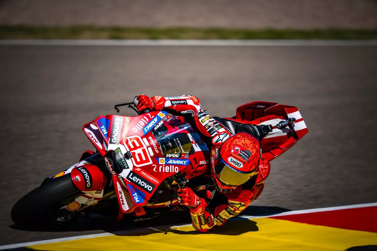 MotoGp Germania, Marc Marquez domina il Sachsenring: decima vittoria sul circuito tedesco