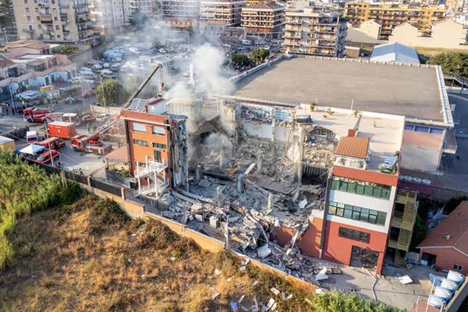 Crollo palazzina a Messina, ancora ricerche per i due dispersi: funerali per Alessandra Frazzica e indagini al via